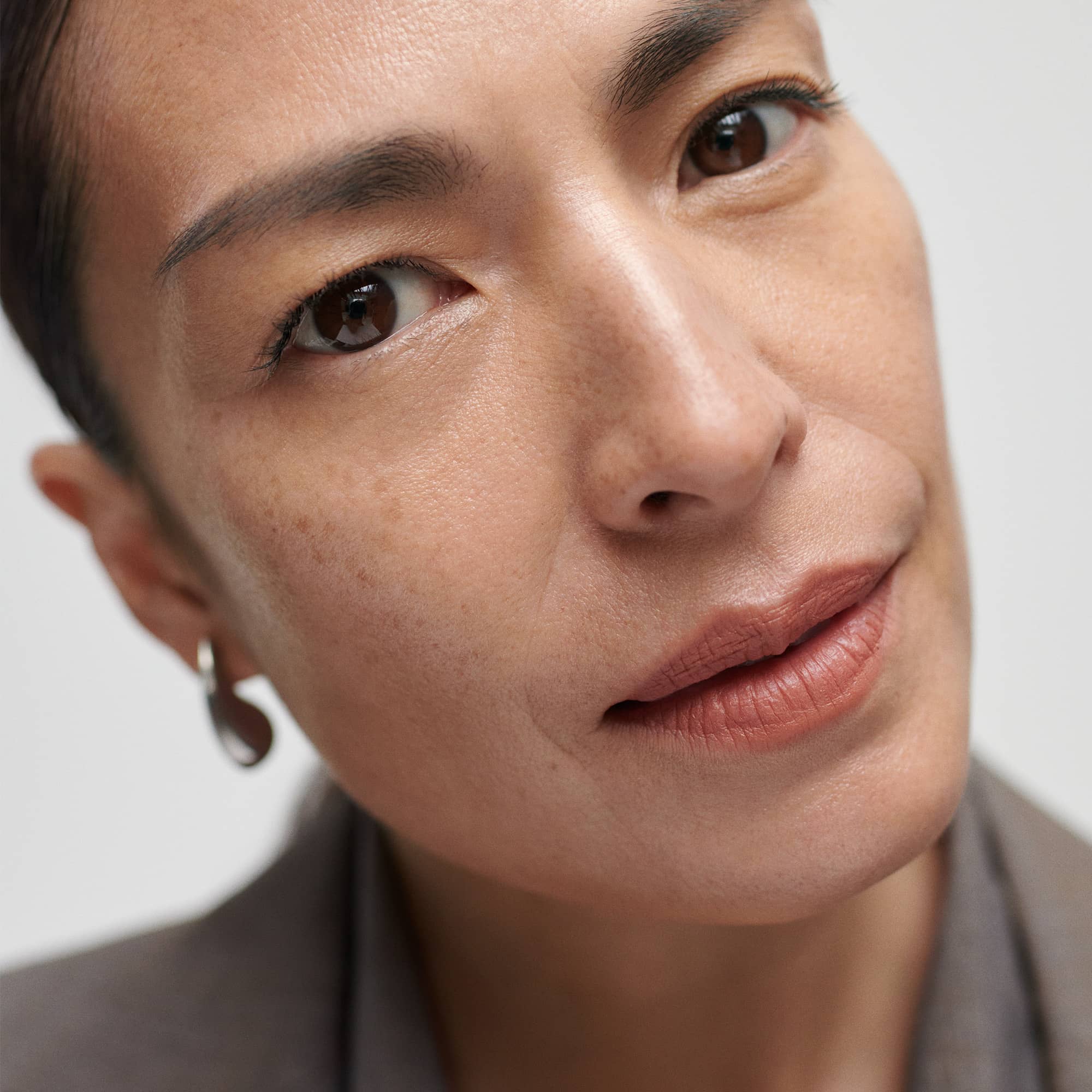 Antibes | face::medium | Nanda wears Signature Lip Matte in Antibes