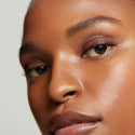Brun | face::deep | Model is wearing Solo Shadow in Shade Brun.