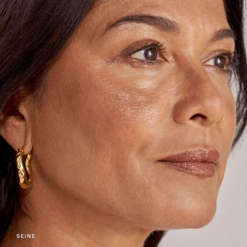 Master || Image of Seine Bronze Balm on Model 