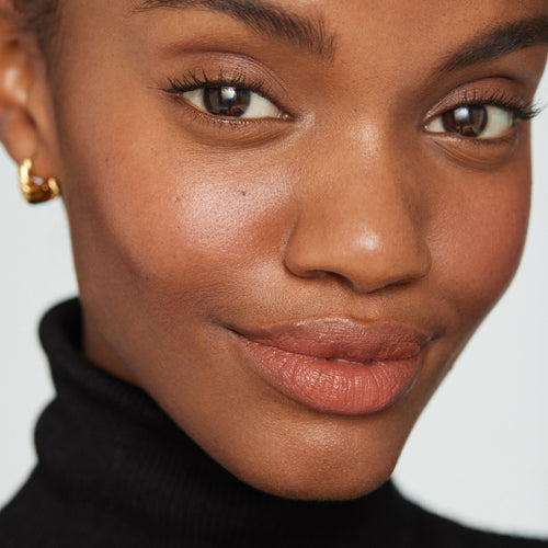 Ginger | face::deep | Farhiya wears Signature Lip in Ginger