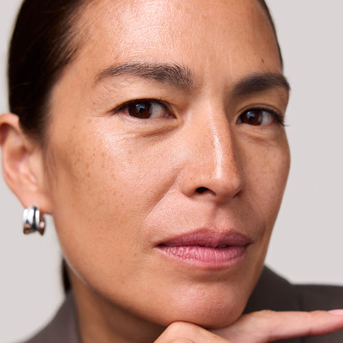 Master || Close-up of a woman's face with wearing the Uniform in Shade 16