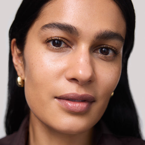 Master || Close-up of a woman's face with wearing the Uniform in Shade 18