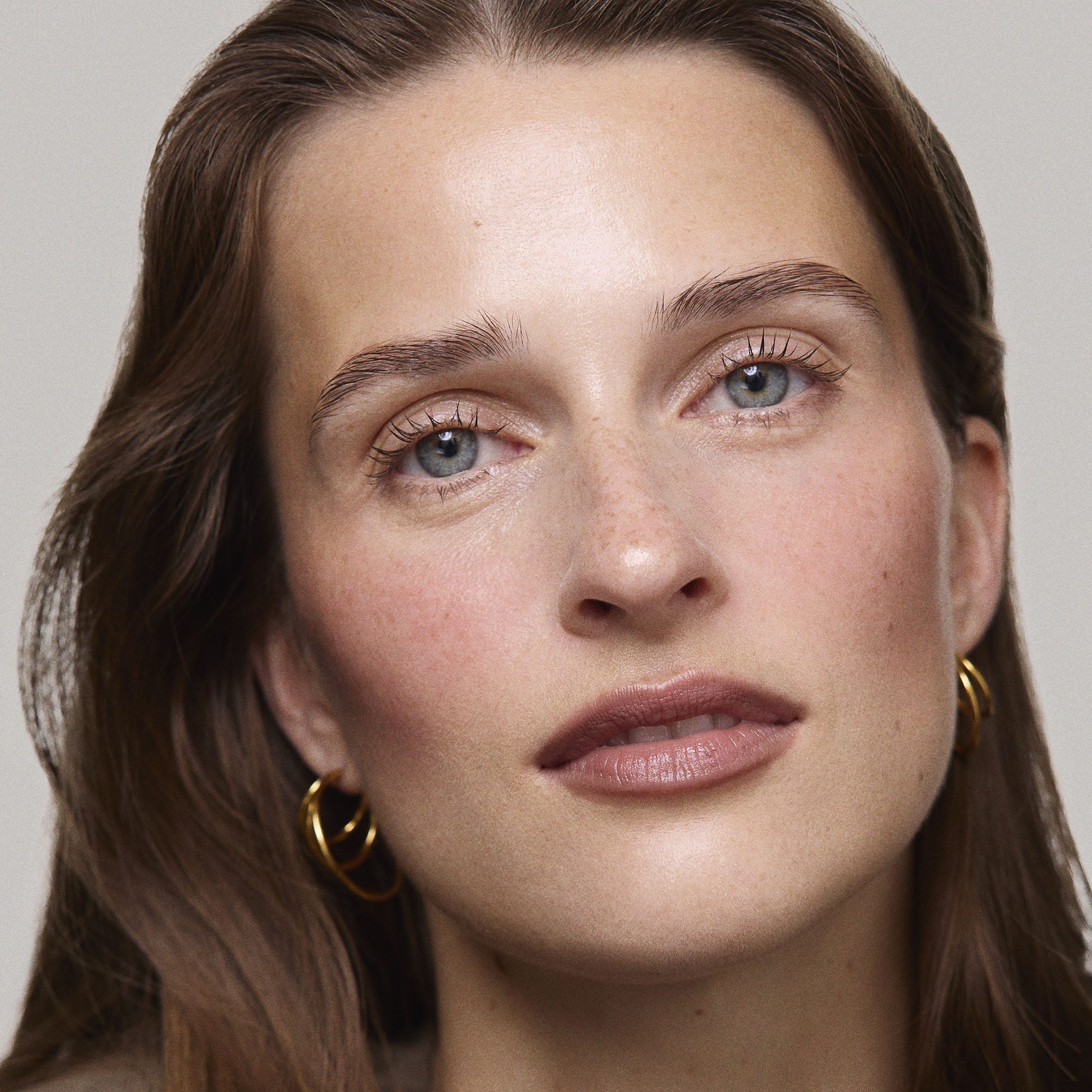 Master || Model is wearing Flush Balm in shade Bespoke.