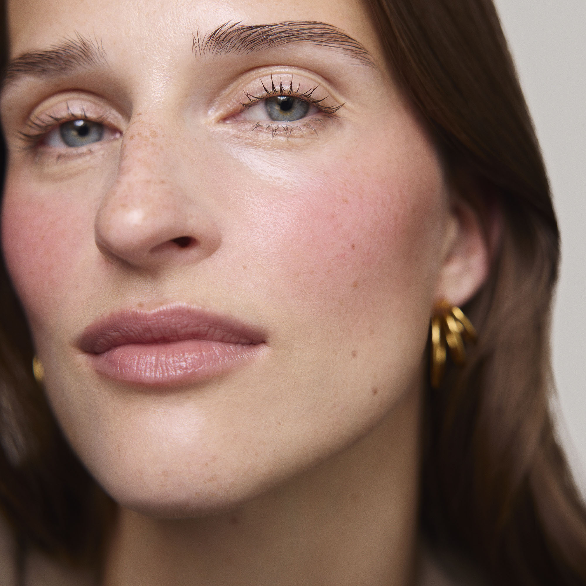 Master || Model is wearing Flush Balm in shade Beverly Hills.