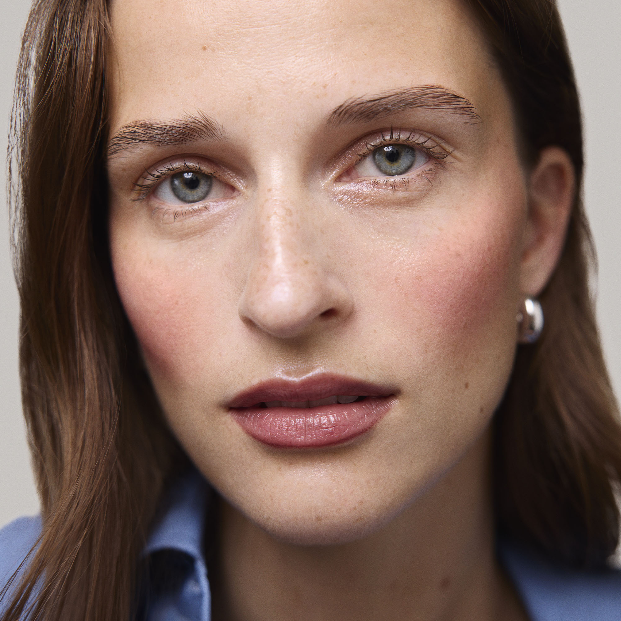 Master || Model is wearing Flush Balm in shade Cheeky.