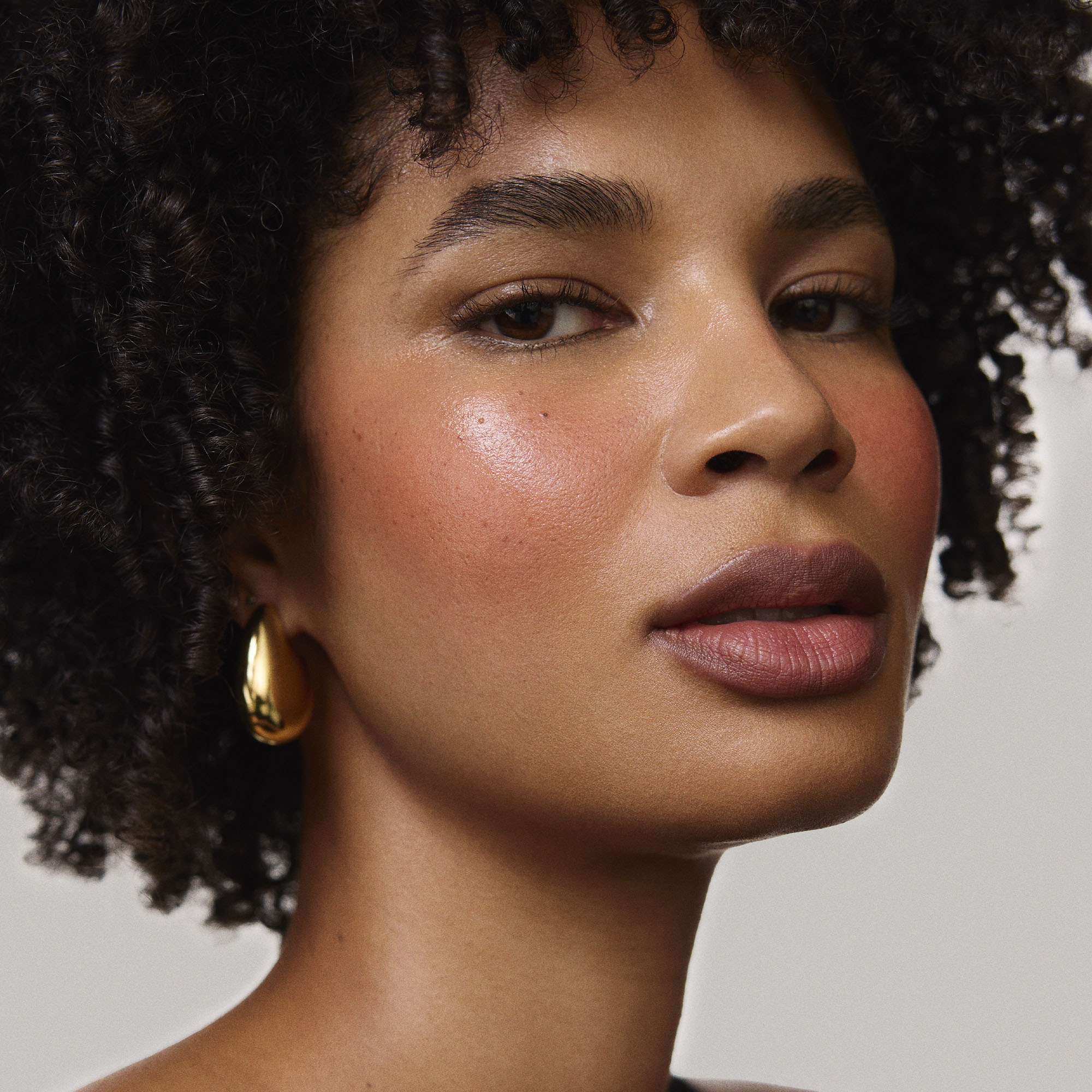 Fox | face::deep | Model is wearing Flush Balm in shade Fox.