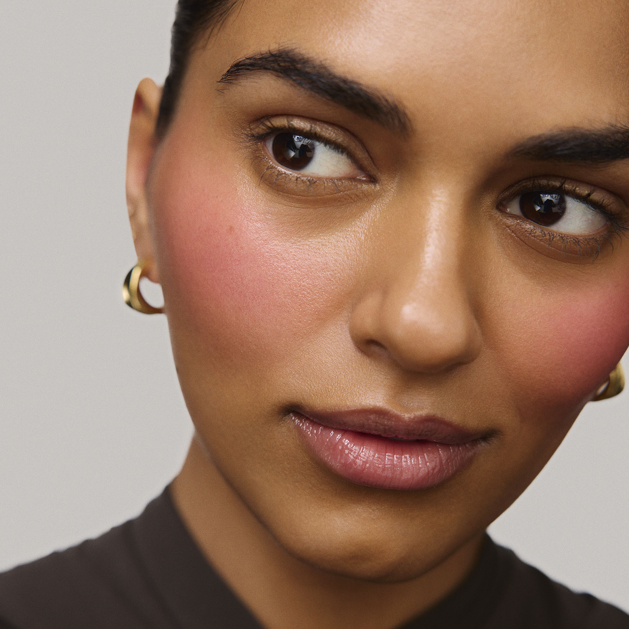Master || Model is wearing Flush Balm in shade Le Bonbon.