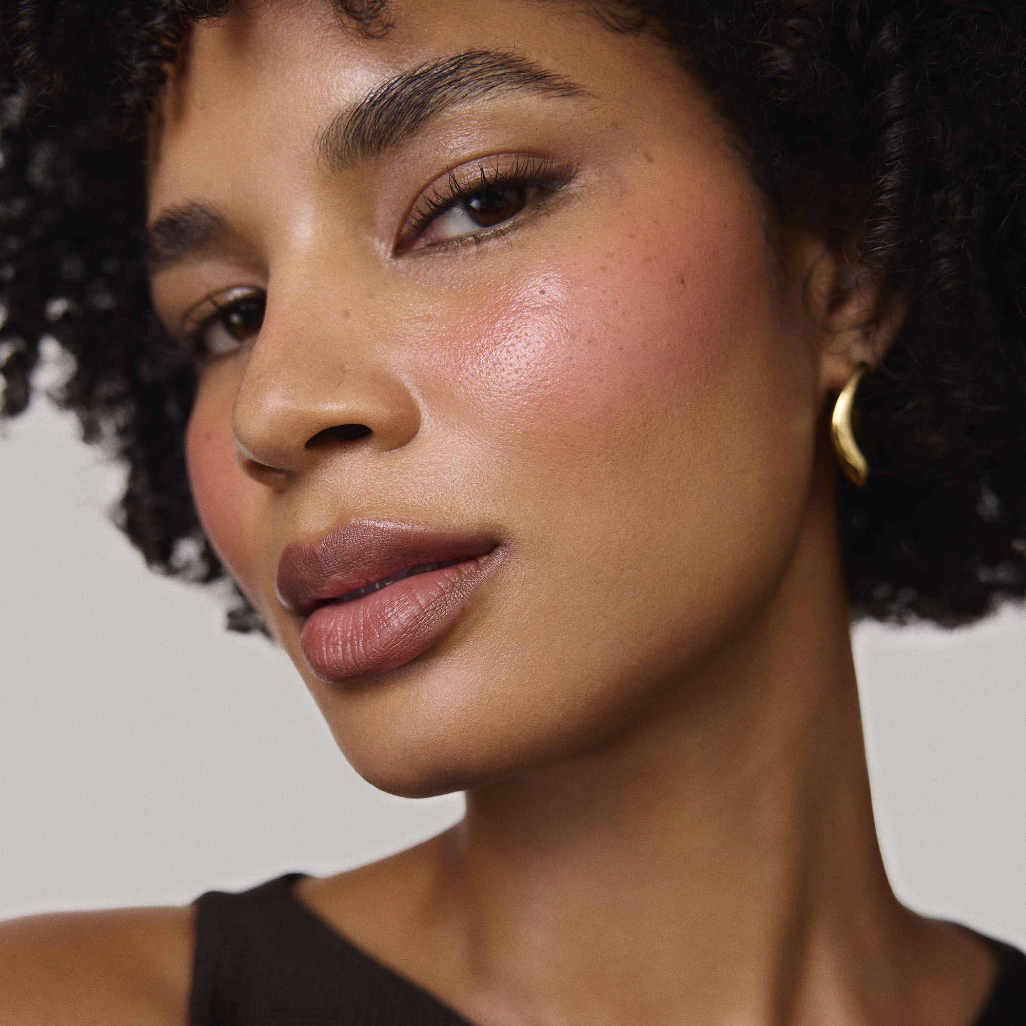 Master ||  Model is wearing Flush Balm in shade Lustiano.