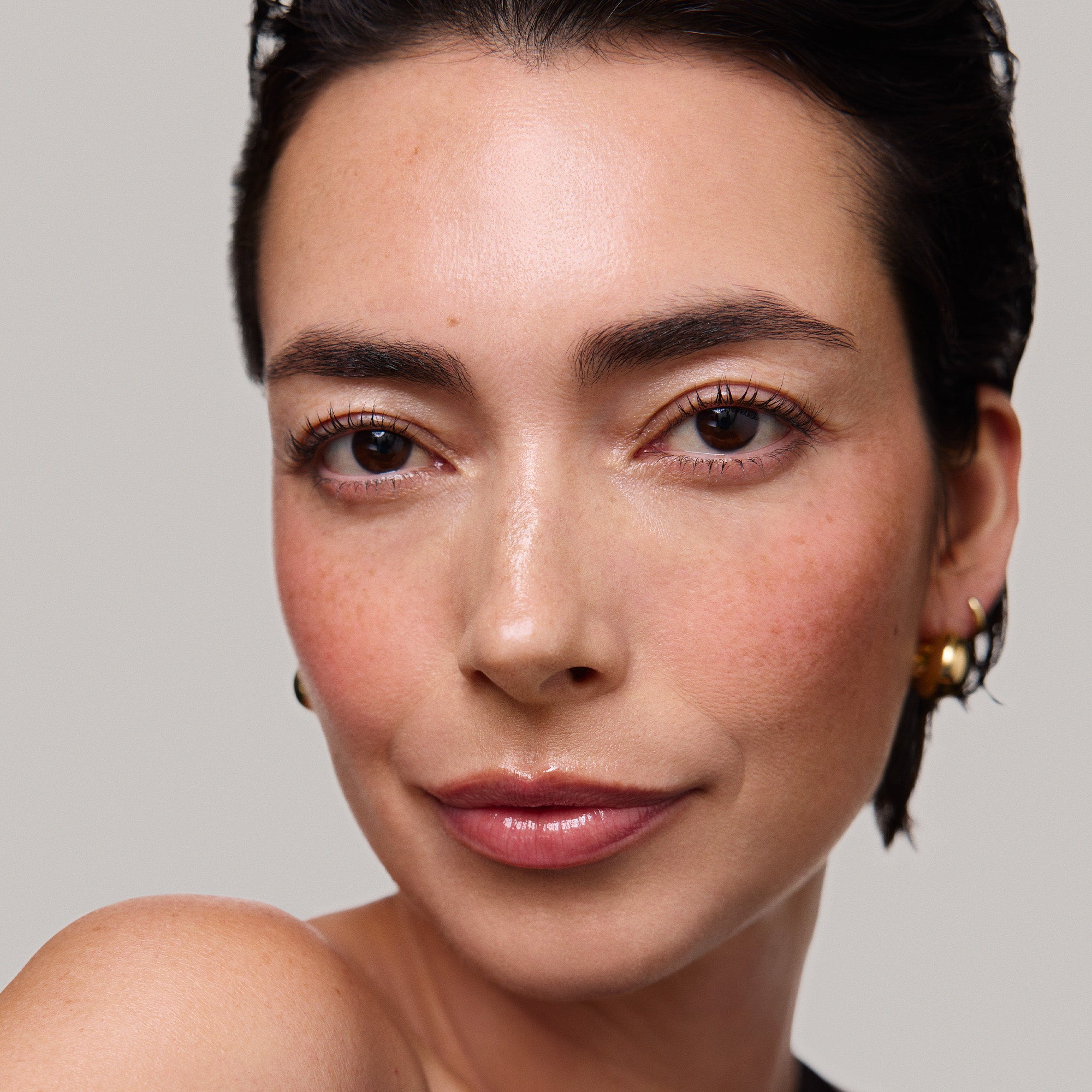 Master || Natalia is wearing Shade Slick Sheen in Biarritz