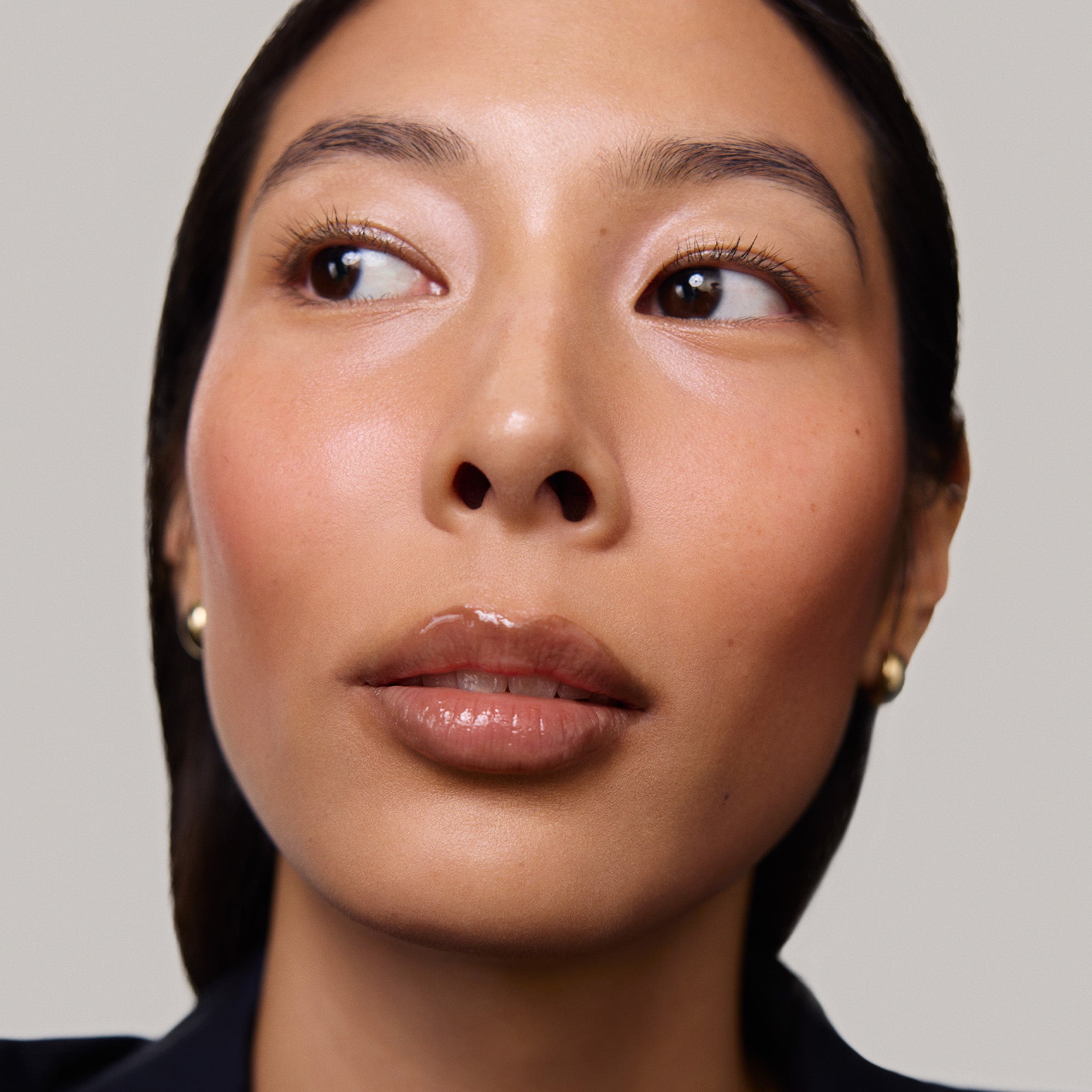 Tabby | face::medium | Milano  is wearing Shade Slick Sheen in Tabby