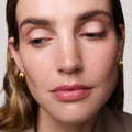 Master || Astrid is wearing Solo Shadow Sheen in Glacé.