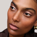Master || Nicole is wearing Solo Shadow Sheen in Glacé.
