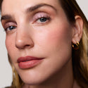 Master || Astrid is wearing Solo Shadow Sheen in Iris