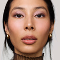Master || Milano is wearing Solo Shadow Sheen in Iris