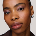 Master || Raschelle is wearing Solo Shadow Sheen in Iris