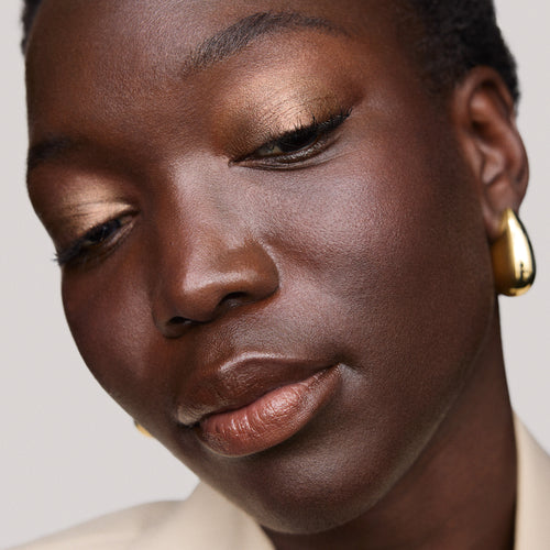 Master || Nya is wearing Solo Shadow Sheen in Sartorial
