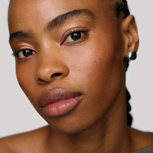 Master || Raschelle is wearing Solo Shadow Sheen in Surrealism.