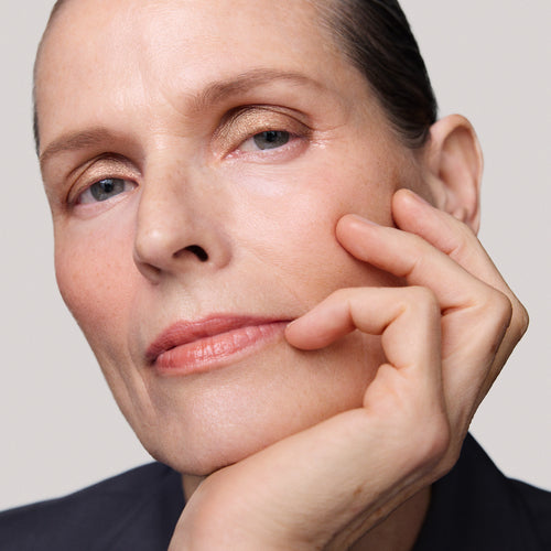 Master || Sylke is wearing Solo Shadow Sheen in Surrealism.