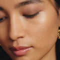Midcentury | face::medium | Model is wearing Solo Shadow in Shade Midcentury.