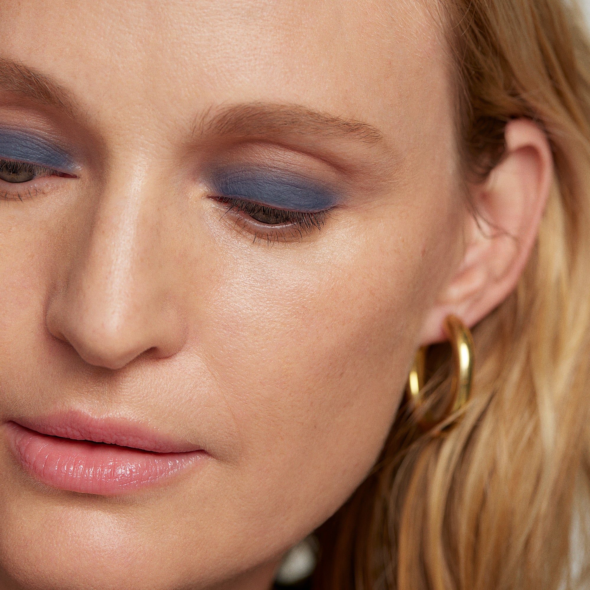 Midnight | face::light | Model is wearing Solo Shadow in Shade Midnight.