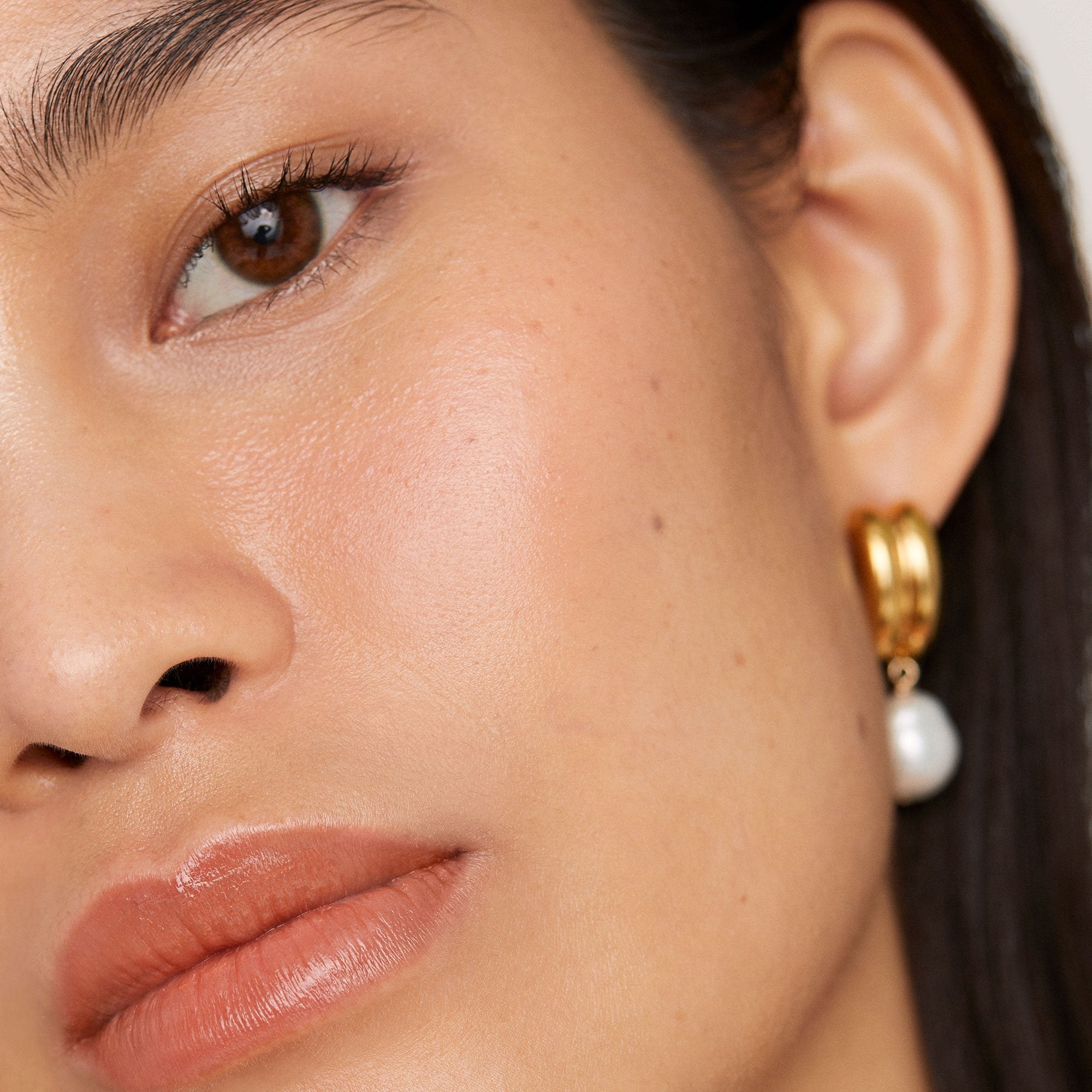 Master | | Image of Model with Clean Lash Mascara on