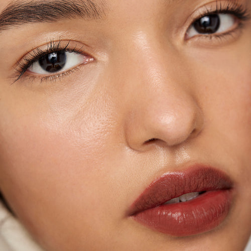 L'Avenue | face::medium | Claudia wears Signature Lip in L'avenue