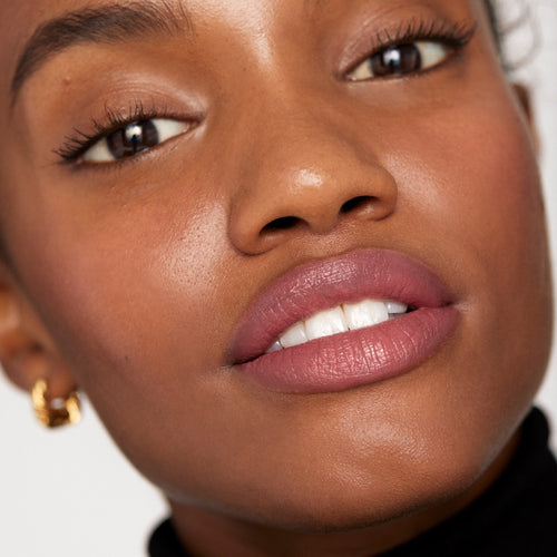 Millennial | face::deep | Farhiya wears Signature Lip in Millennial